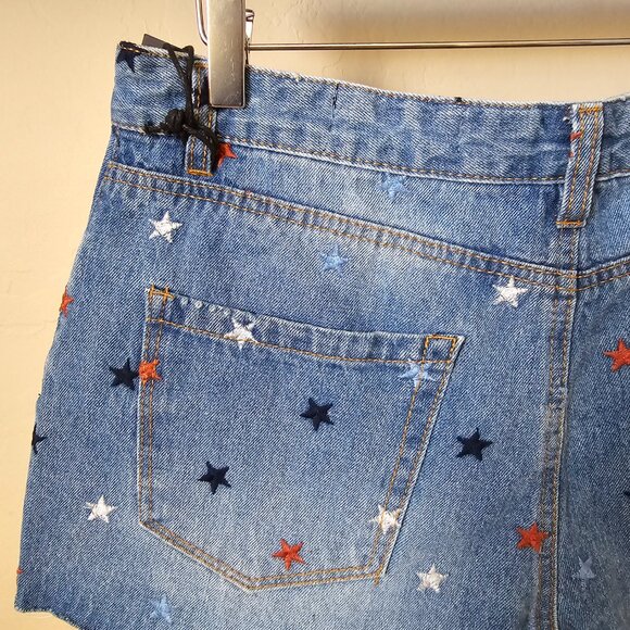 Blank NYC The Barrow Vintage High Rise Star Embroidered Denim Cutoff Shorts - Picture 8 of 16